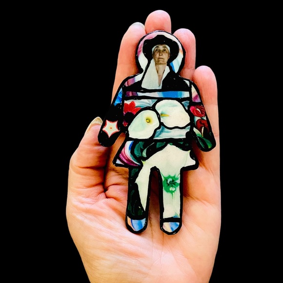 Georgia O’keefe Art Lover People Pin, Woman Artist Gift, Artist Brooch, Santa Fe - Picture 1 of 12
